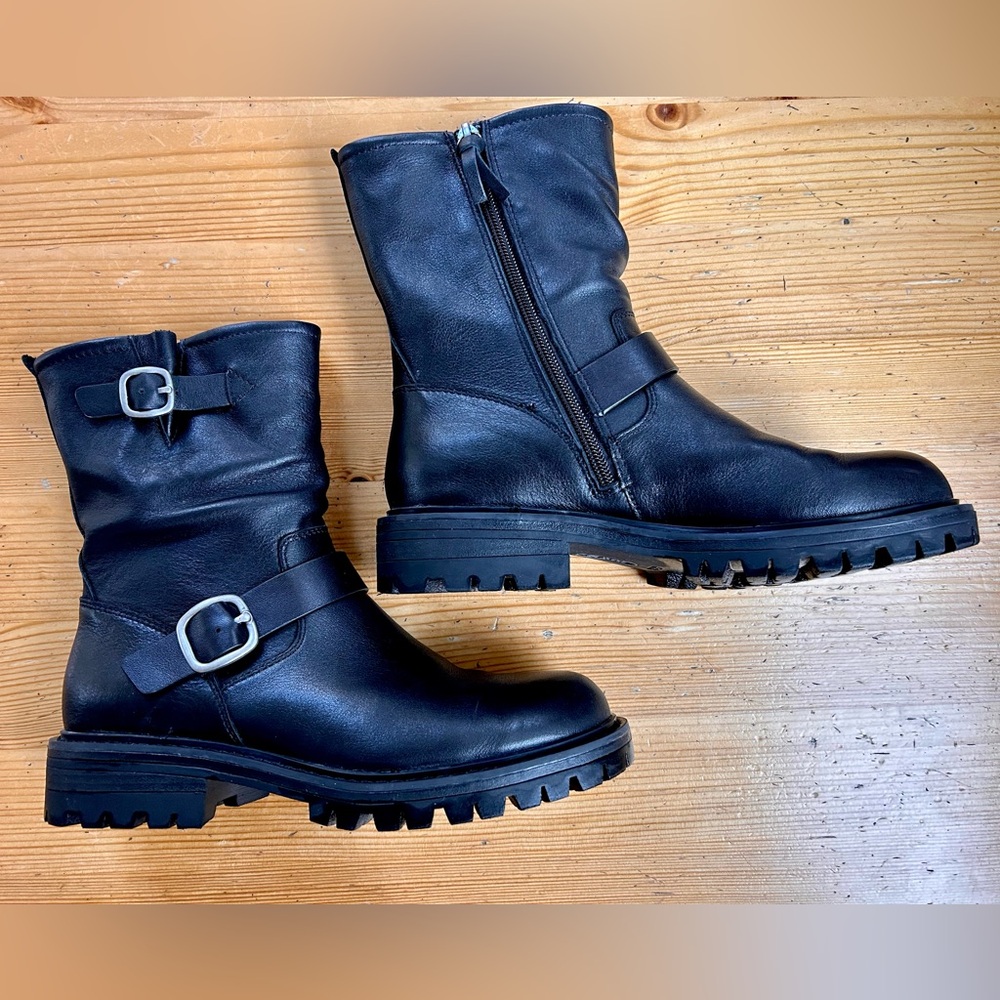 🌟 Sofft Shoes Amberlynn booties, size 7, excellent condition.